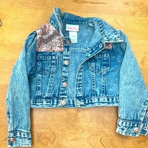 Toddler girl’s denim jacket.